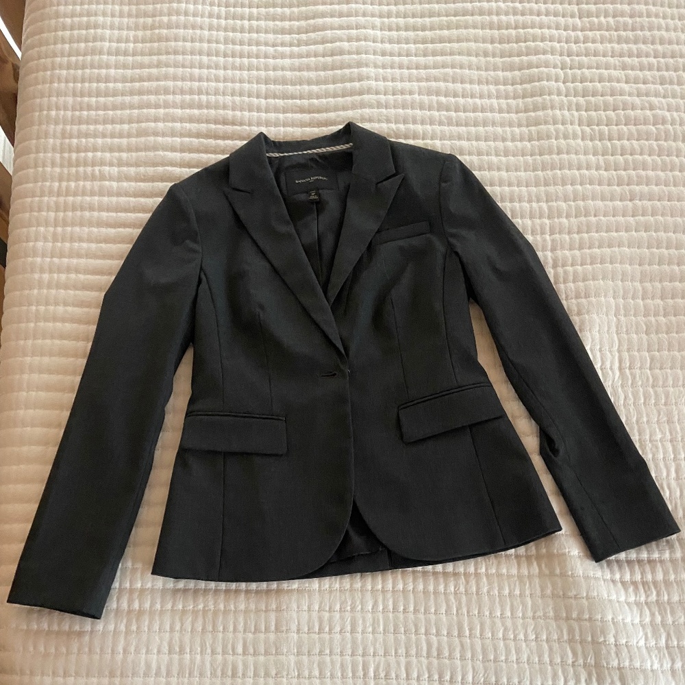 LIKE NEW grey blazer